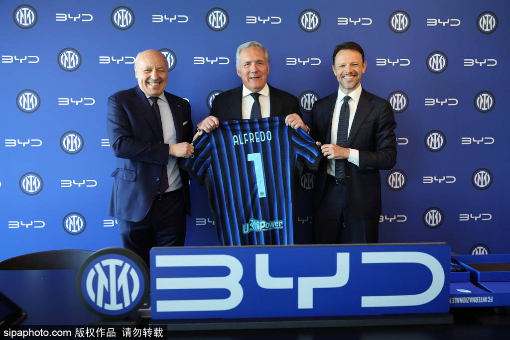 皇冠信用代理注册_米兰签下博尼法斯:3000万欧的未来之星皇冠信用代理注册,究竟藏着怎样的故事与战术秘密?