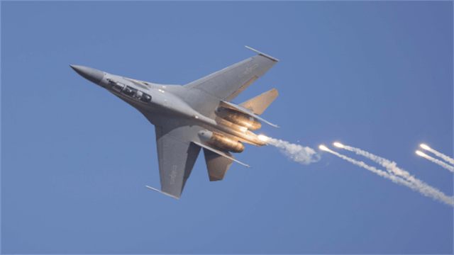 斯温登vs 哈洛贾特_过于落后可以展示?歼20大方展示斯温登vs 哈洛贾特,“野兽模式”强压F35一头