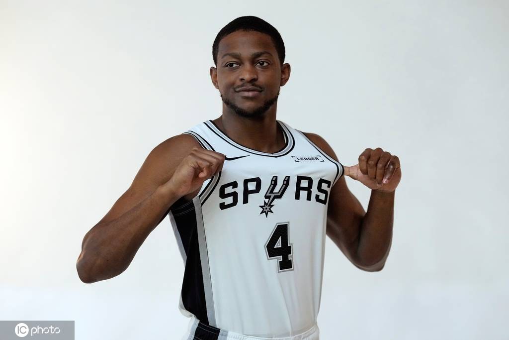 皇冠信用网如何注册_30天30队马刺:文班化解血栓危机 重建又遇三PG难题