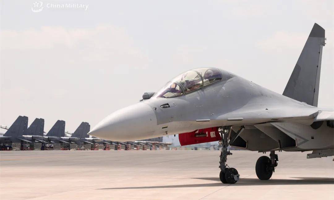 皇冠网址_央视官宣:歼-16可挂载副油箱皇冠网址!网友:航程加到7000公里有必要?