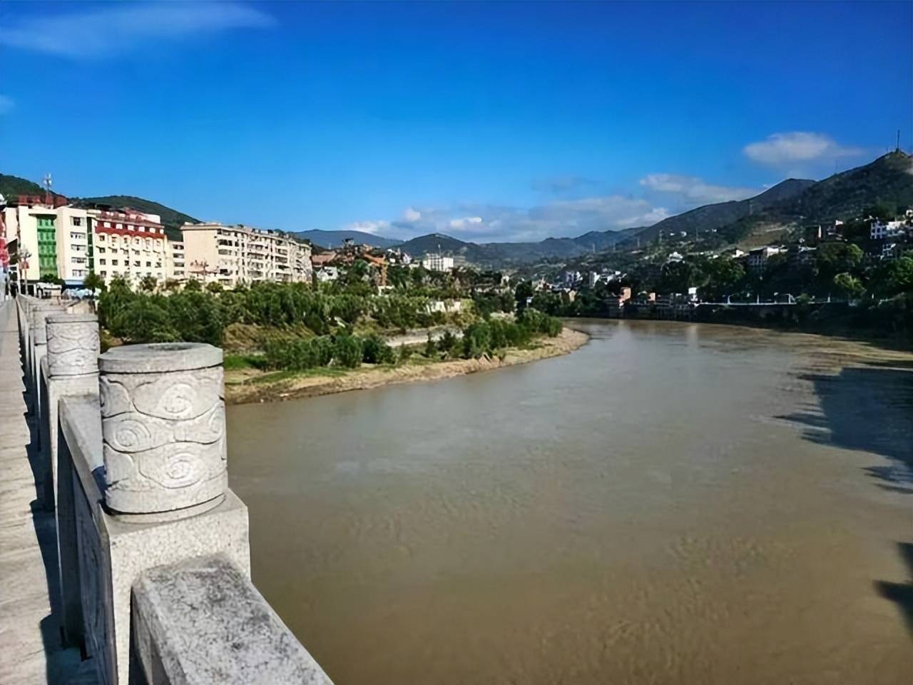 皇冠体育App下载_陕西新郎婚礼前跳河身亡皇冠体育App下载,家属不追责,表姐称其接亲遭指责,女方已退彩礼六金