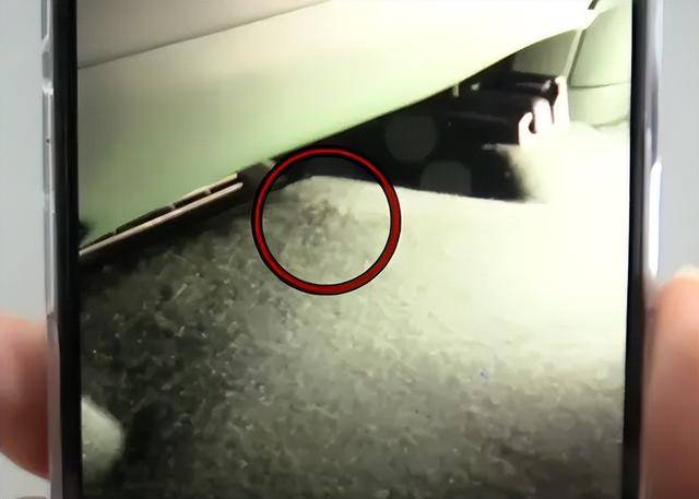 hga030手机登录_男子花30多万买了辆小米YU7 Prohga030手机登录,主驾下方出现不知名零件!