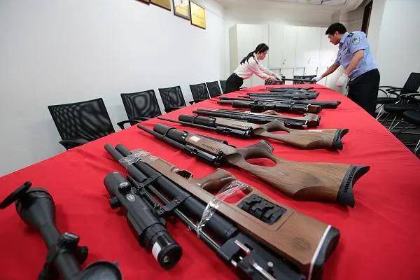 皇冠信用网代理
_头部中弹!近日安徽18岁男孩深夜遭遇枪击皇冠信用网代理
,枪是从哪来的?