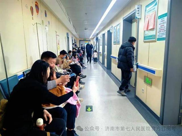 世界杯皇冠足球平台
_山东第一医科大学附属省立医院(山东省立医院)小儿呼吸科主任医师郭春艳教授到济南市第七人民医院进行坐诊与指导